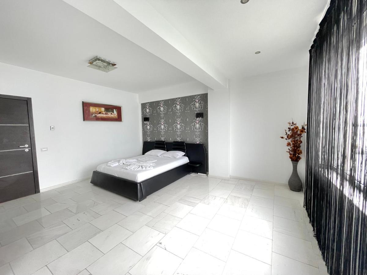 Sns Apartament In Vila Sophia มามายา ภายนอก รูปภาพ